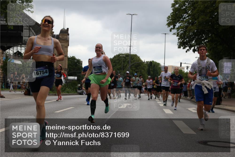 29.06.2025 - hella hamburg halbmarathon Yannick Fuchs http://msf.ph/oto/8371699 29.06.2025 10:53:43 20KM 2780, 3169, 4238, 4379, 4796, 4986, 6327, 6470, 7824, 8030, 8326, 8481, 8807, 9741, 9985, 10488, 10587, 11018, 11114, 11158, 11159, 11250, 11757, 12406, 12779, 13036, 13706, 14471, 14928, 15083, 15525, 15785, 15914, 16227, 16530, 16754, 16915, 17176, 17304, 17860, 18377, 18485, 18855, 19178 meine-sportfotos.de