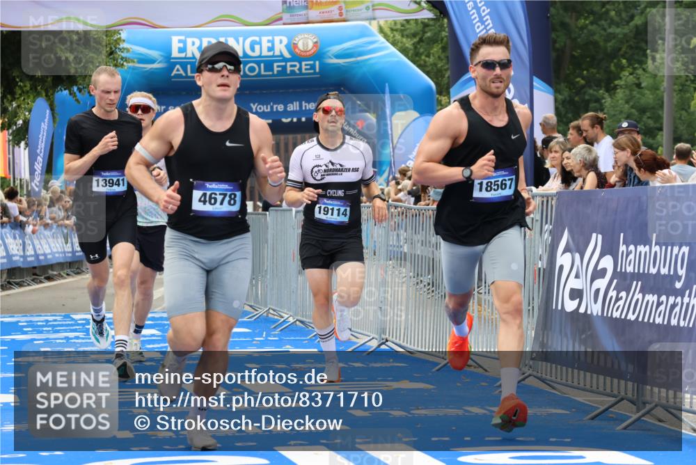 29.06.2025 - hella hamburg halbmarathon Strokosch-Dieckow http://msf.ph/oto/8371710 29.06.2025 10:27:28 Ziel 2203, 4678, 7651, 9804, 12341, 13941, 14019, 15576, 17354, 18567, 19114 meine-sportfotos.de