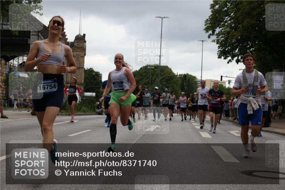 29.06.2025 - hella hamburg halbmarathon Yannick Fuchs http://msf.ph/oto/8371740 29.06.2025 10:53:43 20KM 2780, 3169, 4238, 4379, 4796, 4986, 6327, 6470, 7824, 8030, 8326, 8481, 8807, 9741, 9985, 10488, 10587, 11018, 11114, 11158, 11159, 11250, 11757, 12406, 12779, 13036, 13706, 14471, 14928, 15083, 15525, 15785, 15914, 16227, 16530, 16754, 16915, 17176, 17304, 17860, 18377, 18485, 18855, 19178 meine-sportfotos.de