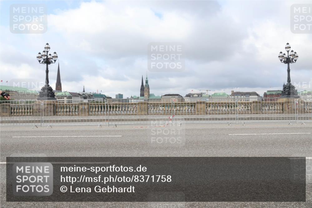 29.06.2025 - hella hamburg halbmarathon Lena Gebhardt http://msf.ph/oto/8371758 29.06.2025 09:12:06 Lombardsbrücke  meine-sportfotos.de