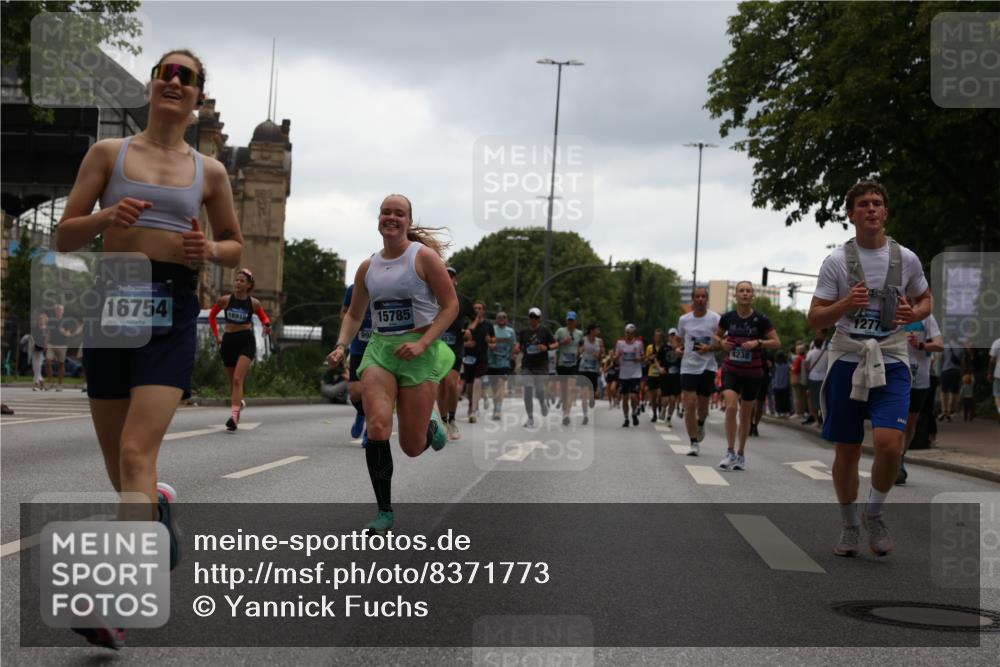 29.06.2025 - hella hamburg halbmarathon Yannick Fuchs http://msf.ph/oto/8371773 29.06.2025 10:53:43 20KM 2780, 3169, 4238, 4379, 4796, 4986, 6327, 6470, 7824, 8030, 8326, 8481, 8807, 9741, 9985, 10488, 10587, 11018, 11114, 11158, 11159, 11250, 11757, 12406, 12779, 13036, 13706, 14471, 14928, 15083, 15525, 15785, 15914, 16227, 16530, 16754, 16915, 17176, 17304, 17860, 18377, 18485, 18855, 19178 meine-sportfotos.de
