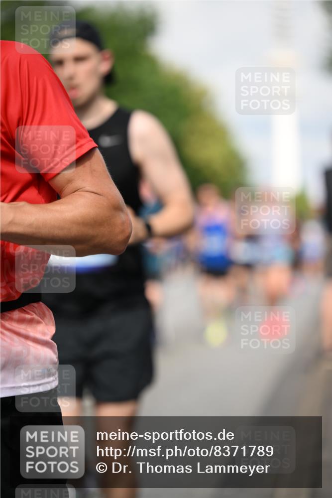 29.06.2025 - hella hamburg halbmarathon Dr. Thomas Lammeyer http://msf.ph/oto/8371789 29.06.2025 09:57:58 Kennedybrücke 1098, 1171, 1399, 1413, 1476, 1750, 1892, 2020, 2098, 2188, 2470, 2823, 2842, 3477, 3785, 4029, 4183, 4185, 4270, 4816, 5020, 5706, 6198, 6266, 6630, 6819, 6831, 7709, 8142, 8374, 8576, 8743, 9051, 9105, 9463, 9482, 9619, 9815, 10237, 10529 meine-sportfotos.de