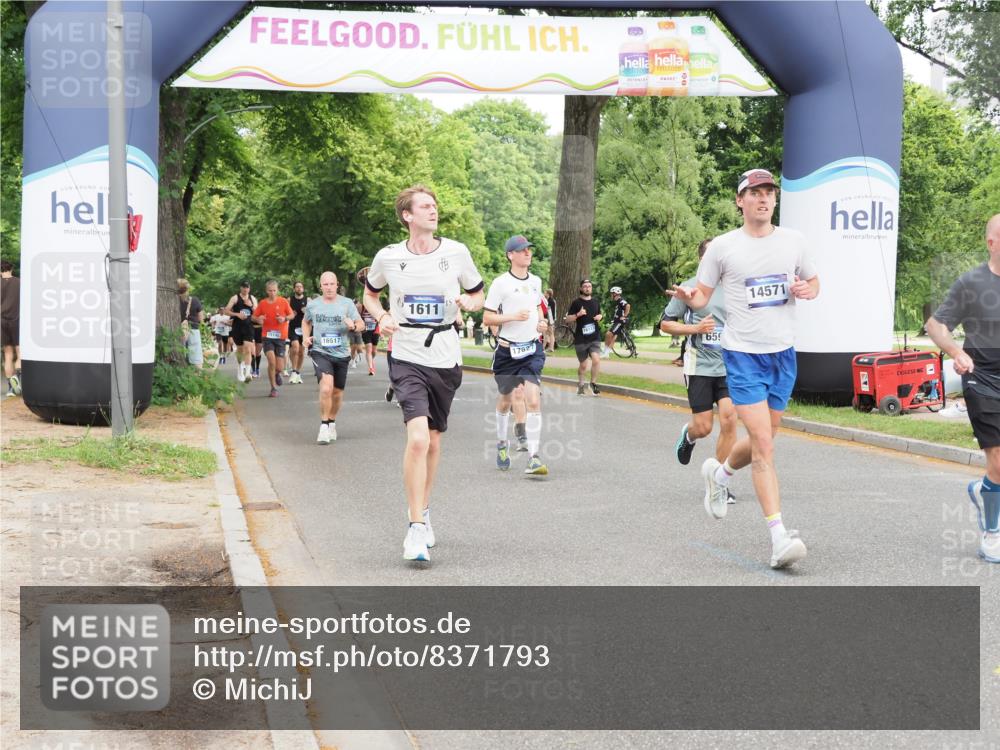 29.06.2025 - hella hamburg halbmarathon MichiJ http://msf.ph/oto/8371793 29.06.2025 10:44:48 Zwischen KM18-KM19 1611, 2236, 6595, 7082, 9485, 10383, 12495, 14369, 14571, 15197, 17827, 18891 meine-sportfotos.de