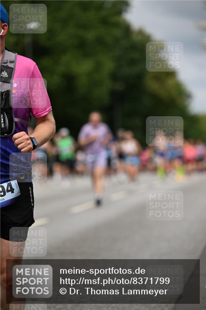 29.06.2025 - hella hamburg halbmarathon Dr. Thomas Lammeyer http://msf.ph/oto/8371799 29.06.2025 10:42:07 Kennedybrücke 1337, 1475, 1578, 1985, 2016, 2124, 2853, 3010, 3246, 3286, 3880, 4762, 5139, 5522, 5523, 5875, 6697, 6955, 7124, 7321, 7629, 8696, 8811, 8985, 9391, 9524, 9894, 10025, 10146, 10506, 10836, 11087, 11164 meine-sportfotos.de
