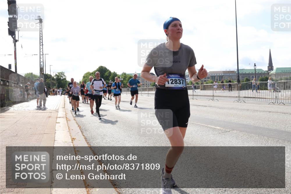 29.06.2025 - hella hamburg halbmarathon Lena Gebhardt http://msf.ph/oto/8371809 29.06.2025 10:02:10 Lombardsbrücke 724, 1453, 12837, 1128, 1184, 1254, 1364, 1432, 1453, 1464, 1729, 1881, 1940, 2142, 2322, 2323, 2806, 3169, 3976, 4066, 4286, 4328, 4985, 5602, 5603, 5742, 5763, 6166, 6295, 6322, 6327, 6438, 6595, 6708, 6860, 7031, 7189, 7223, 7243, 7323, 7869, 9020, 9021, 9156, 9230, 9353, 9741, 9928, 10177, 10866, 10882, 11191, 11554, 11670, 11871, 11938, 12315, 12316, 12491, 14471, 14660, 14677, 16420 meine-sportfotos.de