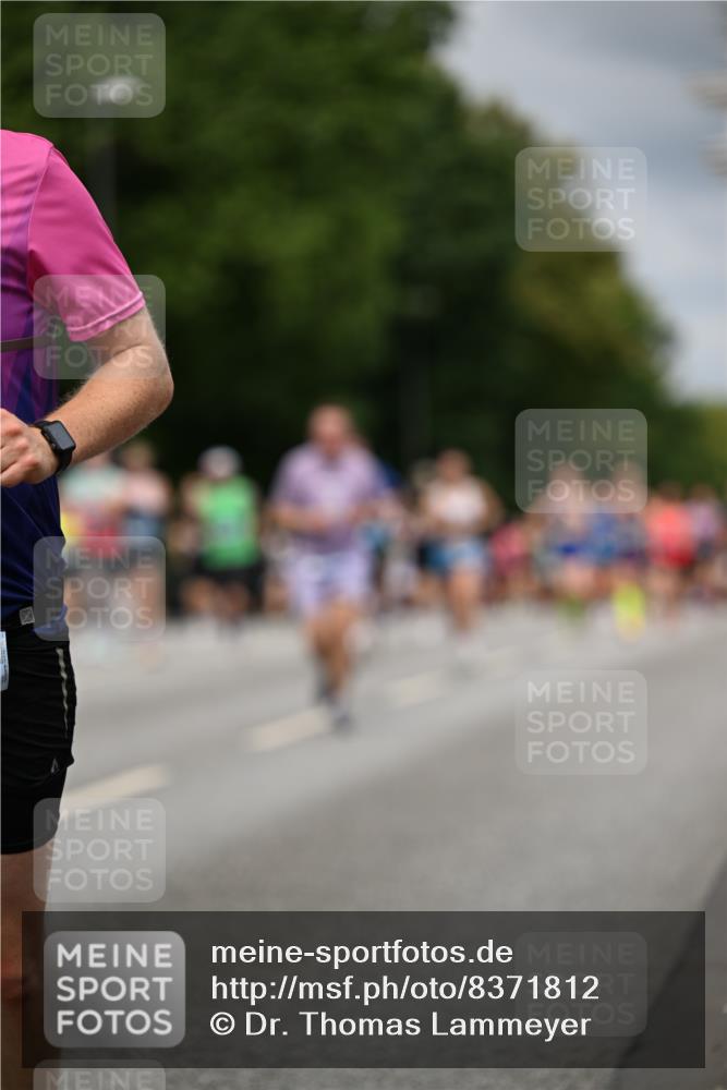 29.06.2025 - hella hamburg halbmarathon Dr. Thomas Lammeyer http://msf.ph/oto/8371812 29.06.2025 10:42:07 Kennedybrücke 1337, 1475, 1578, 1985, 2016, 2124, 2853, 3010, 3246, 3286, 3880, 4762, 5139, 5522, 5523, 5875, 6697, 6955, 7124, 7321, 7629, 8696, 8811, 8985, 9391, 9524, 9894, 10025, 10146, 10506, 10836, 11087, 11164 meine-sportfotos.de