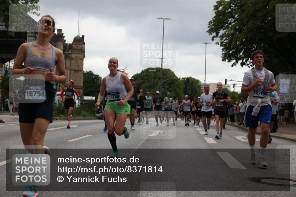 29.06.2025 - hella hamburg halbmarathon Yannick Fuchs http://msf.ph/oto/8371814 29.06.2025 10:53:43 20KM 2780, 3169, 4238, 4379, 4796, 4986, 6327, 6470, 7824, 8030, 8326, 8481, 8807, 9741, 9985, 10488, 10587, 11018, 11114, 11158, 11159, 11250, 11757, 12406, 12779, 13036, 13706, 14471, 14928, 15083, 15525, 15785, 15914, 16227, 16530, 16754, 16915, 17176, 17304, 17860, 18377, 18485, 18855, 19178 meine-sportfotos.de