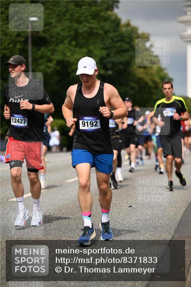 29.06.2025 - hella hamburg halbmarathon Dr. Thomas Lammeyer http://msf.ph/oto/8371833 29.06.2025 10:19:49 Kennedybrücke 1440, 1651, 2076, 2140, 2720, 2835, 2989, 3167, 3417, 4466, 4828, 5046, 5423, 6376, 6576, 7897, 7941, 7942, 8746, 8885, 9192, 9307, 9556, 9881, 10108, 10608, 11113, 11303 meine-sportfotos.de