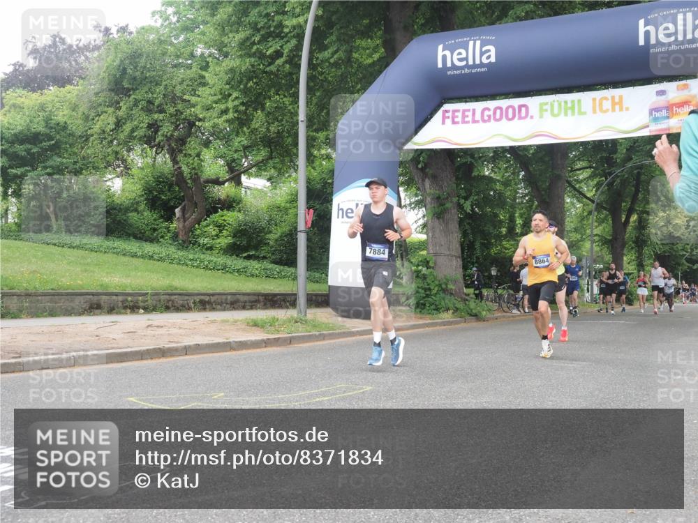 29.06.2025 - hella hamburg halbmarathon KatJ http://msf.ph/oto/8371834 29.06.2025 10:23:48 Zwischen KM18-KM19 1217, 6169, 7884, 7972 meine-sportfotos.de
