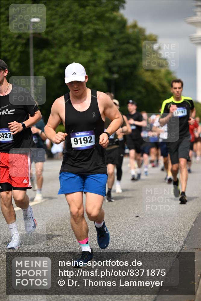 29.06.2025 - hella hamburg halbmarathon Dr. Thomas Lammeyer http://msf.ph/oto/8371875 29.06.2025 10:19:49 Kennedybrücke 1440, 1651, 2076, 2140, 2720, 2835, 2989, 3167, 3417, 4466, 4828, 5046, 5423, 6376, 6576, 7897, 7941, 7942, 8746, 8885, 9192, 9307, 9556, 9881, 10108, 10608, 11113, 11303 meine-sportfotos.de