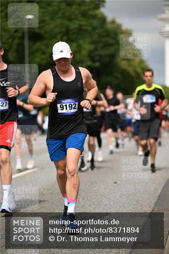 29.06.2025 - hella hamburg halbmarathon Dr. Thomas Lammeyer http://msf.ph/oto/8371894 29.06.2025 10:19:49 Kennedybrücke 1440, 1651, 2076, 2140, 2720, 2835, 2989, 3167, 3417, 4466, 4828, 5046, 5423, 6376, 6576, 7897, 7941, 7942, 8746, 8885, 9192, 9307, 9556, 9881, 10108, 10608, 11113, 11303 meine-sportfotos.de