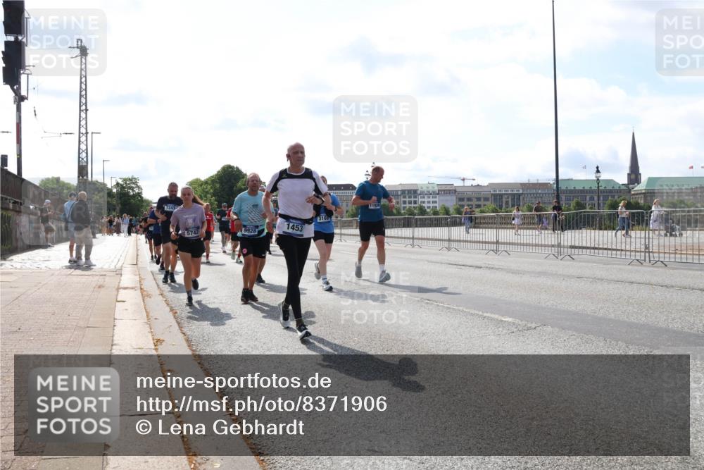 29.06.2025 - hella hamburg halbmarathon Lena Gebhardt http://msf.ph/oto/8371906 29.06.2025 10:02:11 Lombardsbrücke 7243, 1453, 9928, 5742, 3169, 11938, 1128, 1184, 1254, 1364, 1432, 1453, 1464, 1733, 1881, 1940, 2142, 2322, 2323, 2712, 2806, 3169, 3780, 3976, 4066, 4286, 4328, 4985, 5602, 5603, 5742, 5763, 6166, 6295, 6322, 6327, 6438, 6595, 6708, 6860, 7031, 7049, 7189, 7223, 7243, 7323, 7869, 9020, 9021, 9131, 9156, 9230, 9353, 9741, 9928, 10177, 10866, 10882, 11191, 11554, 11670, 11871, 11938, 12315, 12316, 12491, 14471, 14660, 14677, 16420 meine-sportfotos.de
