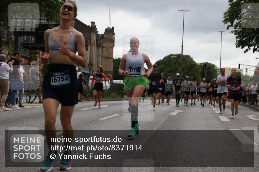 29.06.2025 - hella hamburg halbmarathon Yannick Fuchs http://msf.ph/oto/8371914 29.06.2025 10:53:43 20KM 2780, 3169, 4238, 4379, 4796, 4986, 6327, 6470, 7824, 8030, 8326, 8481, 8807, 9741, 9985, 10488, 10587, 11018, 11114, 11158, 11159, 11250, 11757, 12406, 12779, 13036, 13706, 14471, 14928, 15083, 15525, 15785, 15914, 16227, 16530, 16754, 16915, 17176, 17304, 17860, 18377, 18485, 18855, 19178 meine-sportfotos.de