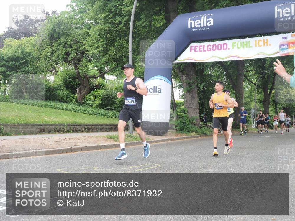 29.06.2025 - hella hamburg halbmarathon KatJ http://msf.ph/oto/8371932 29.06.2025 10:23:48 Zwischen KM18-KM19 1217, 6169, 7884, 7972 meine-sportfotos.de