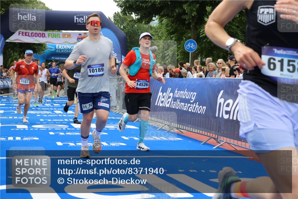 29.06.2025 - hella hamburg halbmarathon Strokosch-Dieckow http://msf.ph/oto/8371940 29.06.2025 10:49:19 Ziel 1342, 1476, 2013, 4183, 4185, 6158, 8112, 9348, 10053, 10189, 11779, 11819, 12670, 13269, 13450, 14526, 14838, 15422, 15784, 15894, 15966, 16369, 16891, 18887 meine-sportfotos.de