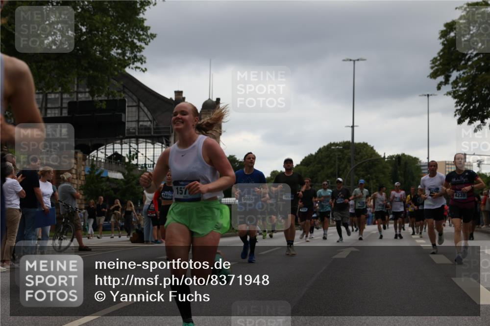 29.06.2025 - hella hamburg halbmarathon Yannick Fuchs http://msf.ph/oto/8371948 29.06.2025 10:53:44 20KM 1544, 2780, 3169, 4238, 4379, 4796, 4986, 6327, 6470, 7824, 8030, 8326, 8481, 8807, 9741, 9985, 10488, 11018, 11114, 11158, 11159, 11250, 11757, 12406, 12779, 13036, 13706, 14471, 14928, 15083, 15525, 15673, 15785, 15914, 16227, 16530, 16754, 16915, 17176, 17304, 17860, 18377, 18485, 18855, 19178 meine-sportfotos.de