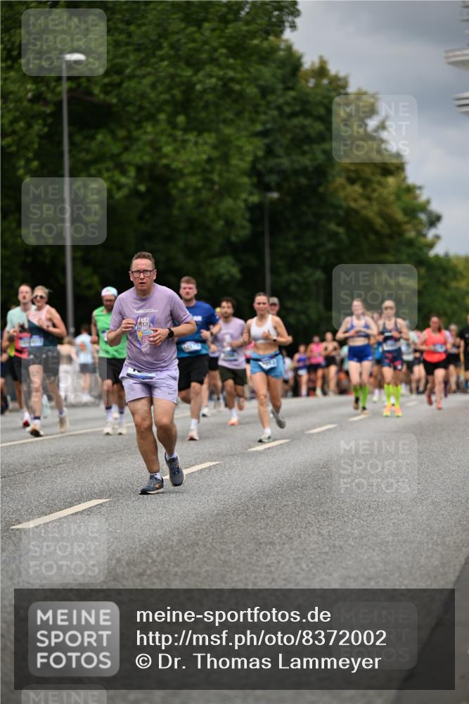 29.06.2025 - hella hamburg halbmarathon Dr. Thomas Lammeyer http://msf.ph/oto/8372002 29.06.2025 10:42:08 Kennedybrücke 1337, 1475, 1578, 1985, 2124, 2853, 3010, 3246, 3286, 3880, 4762, 5139, 5522, 5523, 5875, 6697, 6955, 7124, 7321, 7629, 8696, 8811, 8985, 9391, 9524, 9894, 10025, 10146, 10506, 10836, 11087, 11164 meine-sportfotos.de