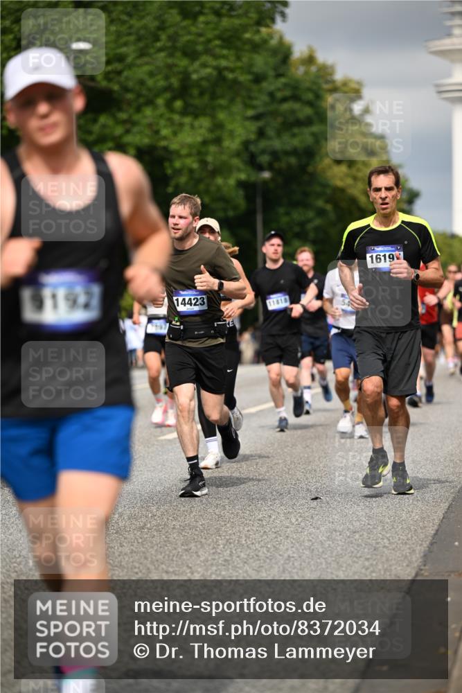 29.06.2025 - hella hamburg halbmarathon Dr. Thomas Lammeyer http://msf.ph/oto/8372034 29.06.2025 10:19:50 Kennedybrücke 1308, 1440, 1651, 2076, 2140, 2601, 2720, 2835, 2989, 3167, 3417, 4828, 5046, 5423, 6576, 7897, 7941, 7942, 8746, 8885, 9192, 9307, 9556, 9881, 10108, 10608, 11113, 11303 meine-sportfotos.de