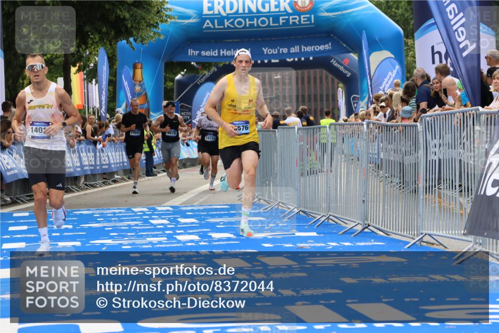 29.06.2025 - hella hamburg halbmarathon Strokosch-Dieckow http://msf.ph/oto/8372044 29.06.2025 10:27:22 Ziel 4678, 9804, 13941, 14019, 15136, 15576, 15583, 18037, 18124, 18567, 19114 meine-sportfotos.de