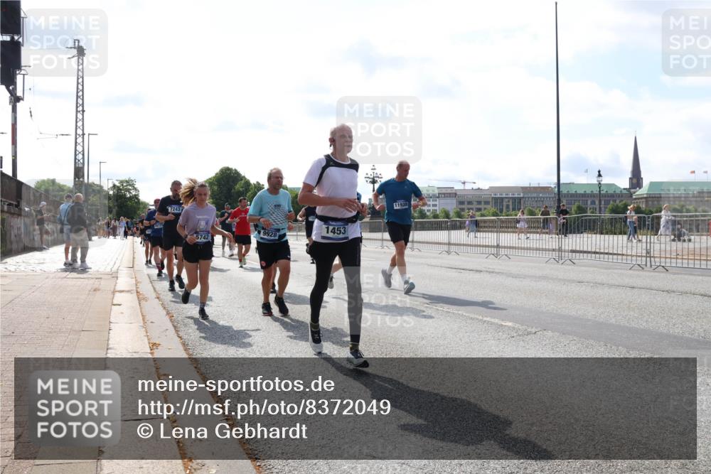 29.06.2025 - hella hamburg halbmarathon Lena Gebhardt http://msf.ph/oto/8372049 29.06.2025 10:02:12 Lombardsbrücke 7243, 9928, 5742, 1453, 11938, 1128, 1184, 1254, 1364, 1432, 1453, 1733, 1881, 1940, 2142, 2322, 2323, 2685, 2712, 3169, 3780, 3976, 4066, 4286, 4328, 4985, 5602, 5603, 5742, 5763, 6166, 6295, 6322, 6327, 6438, 6595, 6708, 6860, 7031, 7049, 7189, 7223, 7243, 7323, 7869, 9020, 9021, 9131, 9156, 9230, 9353, 9741, 9928, 10177, 10866, 10882, 11191, 11554, 11670, 11871, 11938, 12315, 12316, 12491, 14471, 14660, 14677, 16420 meine-sportfotos.de