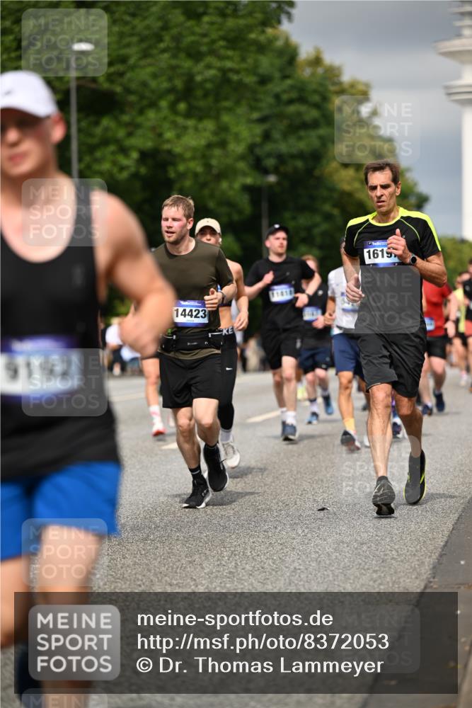 29.06.2025 - hella hamburg halbmarathon Dr. Thomas Lammeyer http://msf.ph/oto/8372053 29.06.2025 10:19:50 Kennedybrücke 1308, 1440, 1651, 2076, 2140, 2601, 2720, 2835, 2989, 3167, 3417, 4828, 5046, 5423, 6576, 7897, 7941, 7942, 8746, 8885, 9192, 9307, 9556, 9881, 10108, 10608, 11113, 11303 meine-sportfotos.de