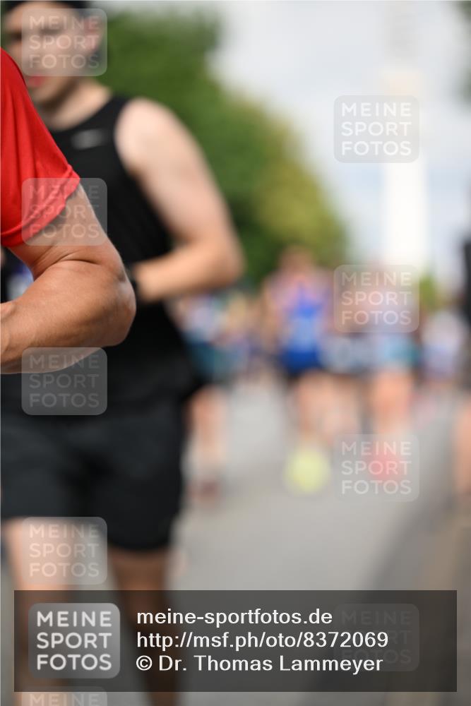 29.06.2025 - hella hamburg halbmarathon Dr. Thomas Lammeyer http://msf.ph/oto/8372069 29.06.2025 09:57:58 Kennedybrücke 1098, 1171, 1399, 1413, 1476, 1750, 1892, 2020, 2098, 2188, 2470, 2823, 2842, 3477, 3785, 4029, 4183, 4185, 4270, 4816, 5020, 5706, 6198, 6266, 6630, 6819, 6831, 7709, 8142, 8374, 8576, 8743, 9051, 9105, 9463, 9482, 9619, 9815, 10237, 10529 meine-sportfotos.de