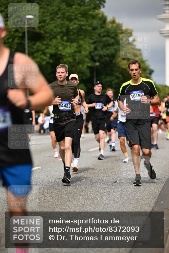 29.06.2025 - hella hamburg halbmarathon Dr. Thomas Lammeyer http://msf.ph/oto/8372093 29.06.2025 10:19:50 Kennedybrücke 1308, 1440, 1651, 2076, 2140, 2601, 2720, 2835, 2989, 3167, 3417, 4828, 5046, 5423, 6576, 7897, 7941, 7942, 8746, 8885, 9192, 9307, 9556, 9881, 10108, 10608, 11113, 11303 meine-sportfotos.de