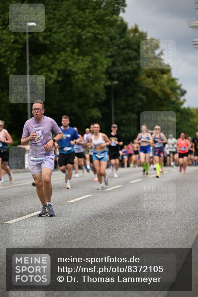 29.06.2025 - hella hamburg halbmarathon Dr. Thomas Lammeyer http://msf.ph/oto/8372105 29.06.2025 10:42:09 Kennedybrücke 1475, 1578, 1985, 2124, 2853, 3010, 3246, 3286, 3880, 4762, 5139, 5522, 5523, 5875, 6697, 6955, 7321, 7629, 8696, 8811, 8985, 9391, 9524, 9894, 10025, 10146, 10506, 10836, 11087, 11164 meine-sportfotos.de