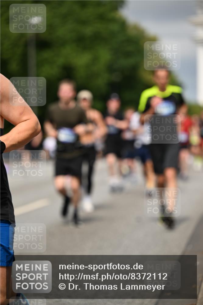 29.06.2025 - hella hamburg halbmarathon Dr. Thomas Lammeyer http://msf.ph/oto/8372112 29.06.2025 10:19:50 Kennedybrücke 1308, 1440, 1651, 2076, 2140, 2601, 2720, 2835, 2989, 3167, 3417, 4828, 5046, 5423, 6576, 7897, 7941, 7942, 8746, 8885, 9192, 9307, 9556, 9881, 10108, 10608, 11113, 11303 meine-sportfotos.de