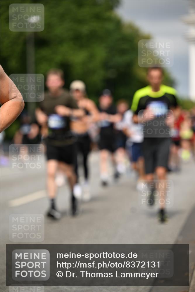 29.06.2025 - hella hamburg halbmarathon Dr. Thomas Lammeyer http://msf.ph/oto/8372131 29.06.2025 10:19:51 Kennedybrücke 1308, 1440, 1651, 2076, 2140, 2601, 2720, 2835, 2989, 3167, 4828, 5046, 5423, 6576, 7897, 7941, 7942, 8057, 8746, 8885, 9192, 9307, 9556, 9881, 10108, 10608, 11113, 11303 meine-sportfotos.de