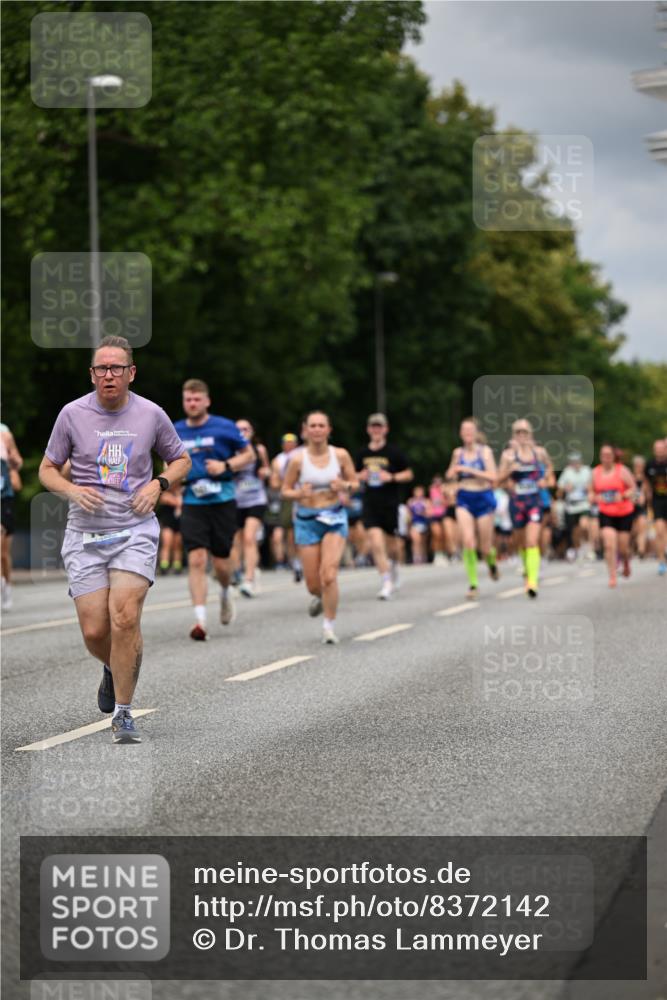 29.06.2025 - hella hamburg halbmarathon Dr. Thomas Lammeyer http://msf.ph/oto/8372142 29.06.2025 10:42:09 Kennedybrücke 1475, 1578, 1985, 2124, 2853, 3010, 3246, 3286, 3880, 4762, 5139, 5522, 5523, 5875, 6697, 6955, 7321, 7629, 8696, 8811, 8985, 9391, 9524, 9894, 10025, 10146, 10506, 10836, 11087, 11164 meine-sportfotos.de