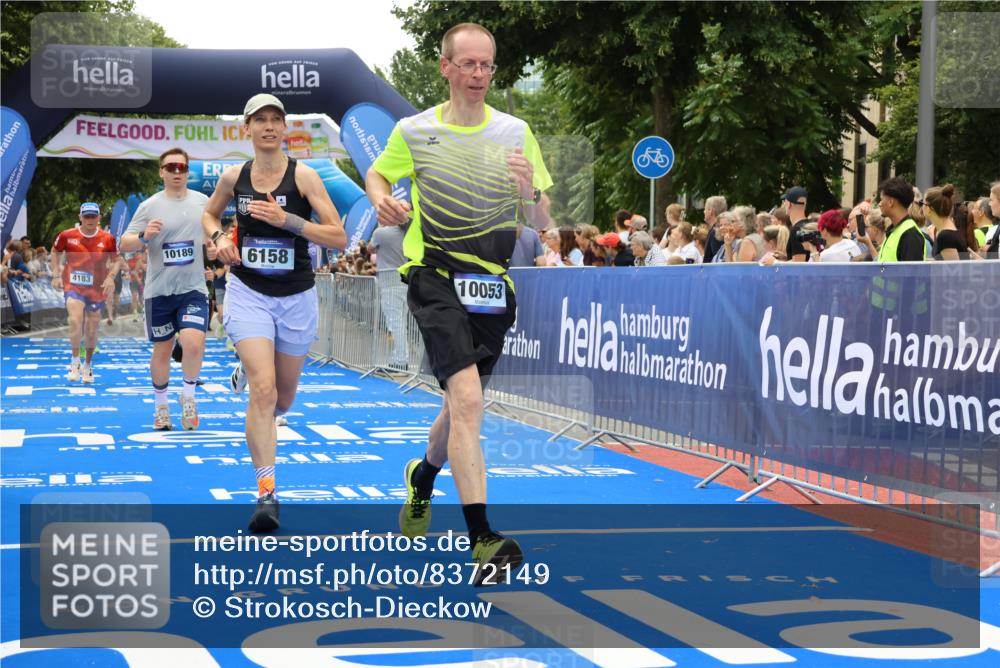 29.06.2025 - hella hamburg halbmarathon Strokosch-Dieckow http://msf.ph/oto/8372149 29.06.2025 10:49:18 Ziel 1342, 2013, 4183, 4185, 6158, 8112, 9348, 10053, 10189, 11779, 11819, 12670, 13450, 14526, 14838, 15422, 15784, 15894, 15966, 16369 meine-sportfotos.de
