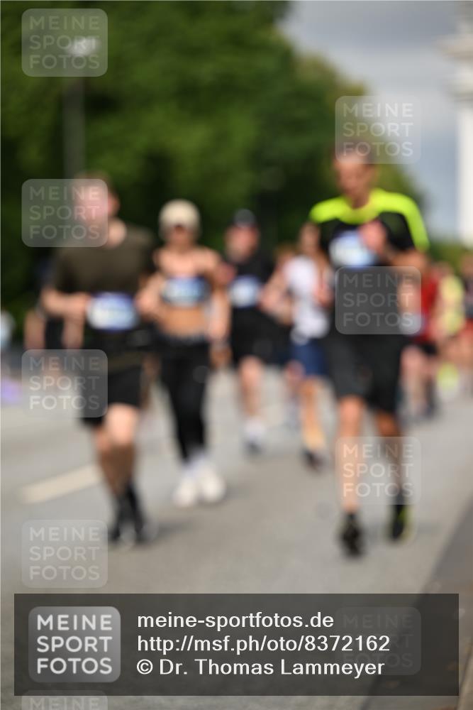 29.06.2025 - hella hamburg halbmarathon Dr. Thomas Lammeyer http://msf.ph/oto/8372162 29.06.2025 10:19:51 Kennedybrücke 1308, 1440, 1651, 2076, 2140, 2601, 2720, 2835, 2989, 3167, 4828, 5046, 5423, 6576, 7897, 7941, 7942, 8057, 8746, 8885, 9192, 9307, 9556, 9881, 10108, 10608, 11113, 11303 meine-sportfotos.de