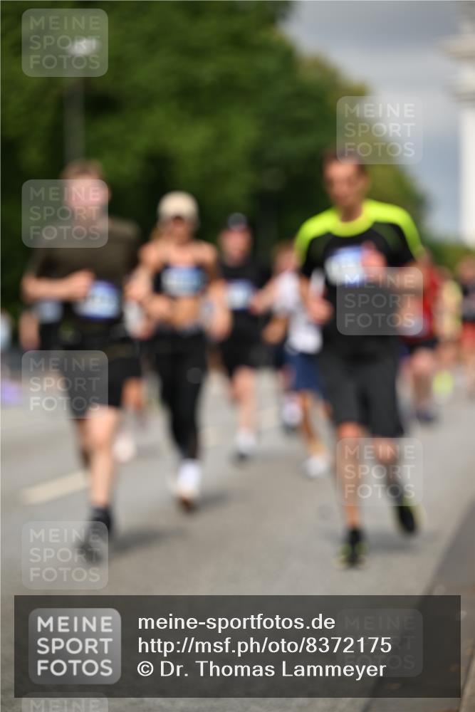 29.06.2025 - hella hamburg halbmarathon Dr. Thomas Lammeyer http://msf.ph/oto/8372175 29.06.2025 10:19:51 Kennedybrücke 1308, 1440, 1651, 2076, 2140, 2601, 2720, 2835, 2989, 3167, 4828, 5046, 5423, 6576, 7897, 7941, 7942, 8057, 8746, 8885, 9192, 9307, 9556, 9881, 10108, 10608, 11113, 11303 meine-sportfotos.de