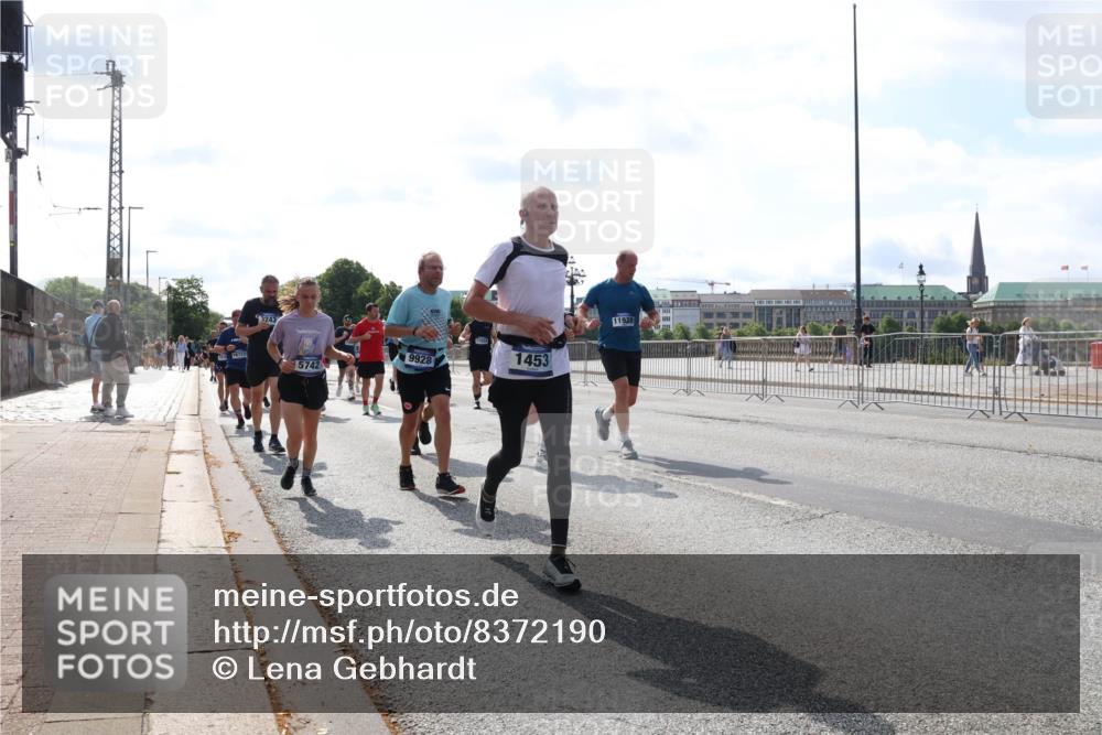 29.06.2025 - hella hamburg halbmarathon Lena Gebhardt http://msf.ph/oto/8372190 29.06.2025 10:02:12 Lombardsbrücke 9928, 5742, 1453, 11938, 1128, 1184, 1254, 1364, 1432, 1453, 1733, 1881, 1940, 2142, 2322, 2323, 2685, 2712, 3169, 3780, 3976, 4066, 4286, 4328, 4985, 5602, 5603, 5742, 5763, 6166, 6295, 6322, 6327, 6438, 6595, 6708, 6860, 7031, 7049, 7189, 7223, 7243, 7323, 7869, 9020, 9021, 9131, 9156, 9230, 9353, 9741, 9928, 10177, 10866, 10882, 11191, 11554, 11670, 11871, 11938, 12315, 12316, 12491, 14471, 14660, 14677, 16420 meine-sportfotos.de