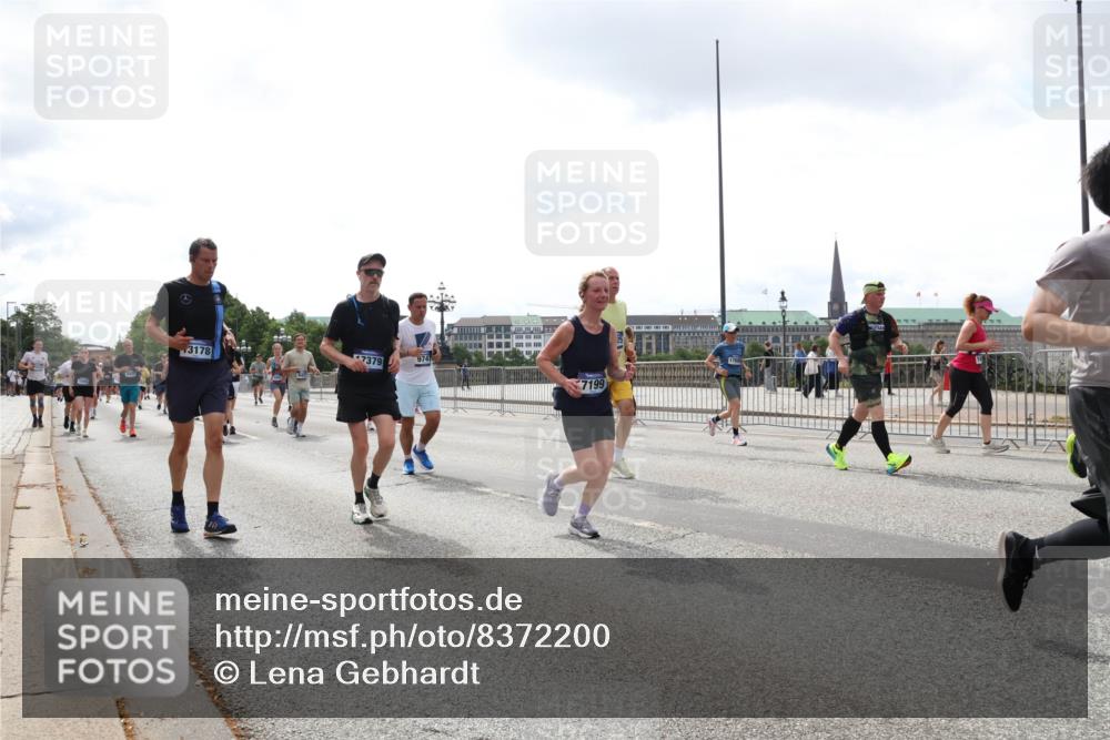 29.06.2025 - hella hamburg halbmarathon Lena Gebhardt http://msf.ph/oto/8372200 29.06.2025 10:39:46 Lombardsbrücke 3178, 7379, 7199, 1058, 1076, 1586, 1856, 1883, 1899, 2313, 2578, 2888, 2976, 3046, 3275, 3353, 3882, 3883, 3884, 4298, 4603, 4609, 4752, 4855, 5045, 5229, 5654, 5701, 5877, 5901, 6321, 6342, 6343, 6427, 6428, 6698, 6719, 6726, 6739, 6748, 7045, 7053, 7125, 7199, 7429, 7455, 7456, 7501, 7524, 7684, 8107, 8203, 8612, 8995, 9393, 9569, 9698, 9747, 9777, 10441, 10512 meine-sportfotos.de