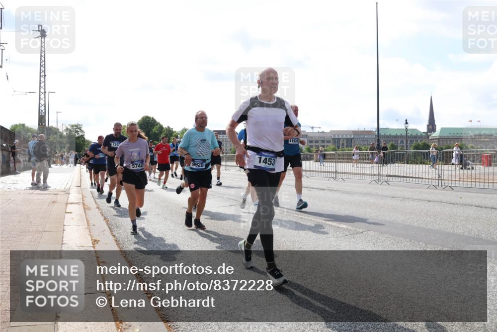 29.06.2025 - hella hamburg halbmarathon Lena Gebhardt http://msf.ph/oto/8372228 29.06.2025 10:02:12 Lombardsbrücke 16723, 724, 5742, 9928, 1453, 11938, 1128, 1184, 1254, 1364, 1432, 1453, 1733, 1881, 1940, 2142, 2322, 2323, 2685, 2712, 3169, 3780, 3976, 4066, 4286, 4328, 4985, 5602, 5603, 5742, 5763, 6166, 6295, 6322, 6327, 6438, 6595, 6708, 6860, 7031, 7049, 7189, 7223, 7243, 7323, 7869, 9020, 9021, 9131, 9156, 9230, 9353, 9741, 9928, 10177, 10866, 10882, 11191, 11554, 11670, 11871, 11938, 12315, 12316, 12491, 14471, 14660, 14677, 16420 meine-sportfotos.de