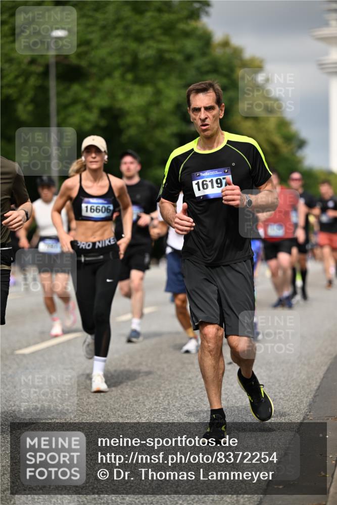 29.06.2025 - hella hamburg halbmarathon Dr. Thomas Lammeyer http://msf.ph/oto/8372254 29.06.2025 10:19:52 Kennedybrücke 1308, 1440, 1651, 2076, 2140, 2601, 2720, 2835, 2989, 3167, 4828, 5046, 5423, 6576, 7897, 7941, 7942, 8057, 8746, 8885, 9192, 9307, 9784, 9881, 10108, 10608, 11113, 11303 meine-sportfotos.de