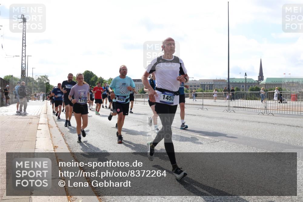 29.06.2025 - hella hamburg halbmarathon Lena Gebhardt http://msf.ph/oto/8372264 29.06.2025 10:02:12 Lombardsbrücke 16723, 7243, 5742, 9928, 1453, 1938, 1128, 1184, 1254, 1364, 1432, 1453, 1733, 1881, 1940, 2142, 2322, 2323, 2685, 2712, 3169, 3780, 3976, 4066, 4286, 4328, 4985, 5602, 5603, 5742, 5763, 6166, 6295, 6322, 6327, 6438, 6595, 6708, 6860, 7031, 7049, 7189, 7223, 7243, 7323, 7869, 9020, 9021, 9131, 9156, 9230, 9353, 9741, 9928, 10177, 10866, 10882, 11191, 11554, 11670, 11871, 11938, 12315, 12316, 12491, 14471, 14660, 14677, 16420 meine-sportfotos.de
