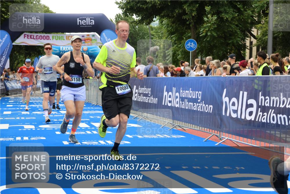 29.06.2025 - hella hamburg halbmarathon Strokosch-Dieckow http://msf.ph/oto/8372272 29.06.2025 10:49:17 Ziel 2013, 4183, 4185, 6158, 8112, 9348, 10053, 10189, 11819, 12670, 13450, 14526, 15422, 15523, 15784, 15894, 15966, 16369, 16731 meine-sportfotos.de