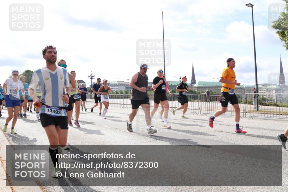 29.06.2025 - hella hamburg halbmarathon Lena Gebhardt http://msf.ph/oto/8372300 29.06.2025 10:14:59 Lombardsbrücke 10963, 10712, 13393, 8854, 11611, 1776, 856, 1071, 1296, 1379, 1524, 1575, 1728, 1745, 2046, 2140, 2281, 2601, 2690, 2990, 3020, 3025, 3154, 3454, 3507, 3509, 3513, 3650, 3691, 3834, 3844, 4495, 4641, 5191, 5608, 5800, 5981, 5986, 6181, 6248, 6317, 6935, 7195, 7439, 7881, 8055, 8147, 8237, 8239, 8275, 8522, 8563, 8609, 8755, 8854, 9113, 9173, 9556, 9663, 9709, 9911, 9975, 10391, 10589, 10610, 10717, 10963, 11271, 11598 meine-sportfotos.de