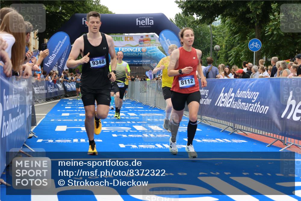 29.06.2025 - hella hamburg halbmarathon Strokosch-Dieckow http://msf.ph/oto/8372322 29.06.2025 10:49:15 Ziel 2013, 4183, 4185, 6158, 6389, 8112, 9348, 10053, 10184, 10189, 11819, 13450, 14526, 15422, 15523, 16369, 16414, 16731, 18842 meine-sportfotos.de