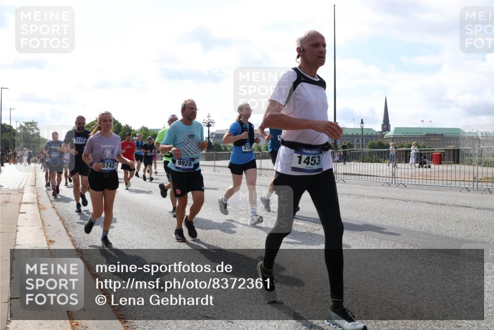29.06.2025 - hella hamburg halbmarathon Lena Gebhardt http://msf.ph/oto/8372361 29.06.2025 10:02:13 Lombardsbrücke 16723, 5150, 7243, 5742, 9928, 1453, 1128, 1184, 1254, 1364, 1432, 1453, 1733, 1881, 2142, 2322, 2323, 2685, 2712, 3169, 3780, 3976, 4066, 4286, 4328, 4985, 5602, 5603, 5742, 5763, 6166, 6295, 6322, 6327, 6438, 6595, 6708, 6860, 7031, 7049, 7189, 7223, 7243, 7323, 7869, 8749, 9020, 9021, 9131, 9156, 9230, 9353, 9741, 9928, 10177, 10866, 10882, 11191, 11554, 11670, 11871, 11938, 12315, 12316, 12491, 14471, 14660, 14677, 16420 meine-sportfotos.de