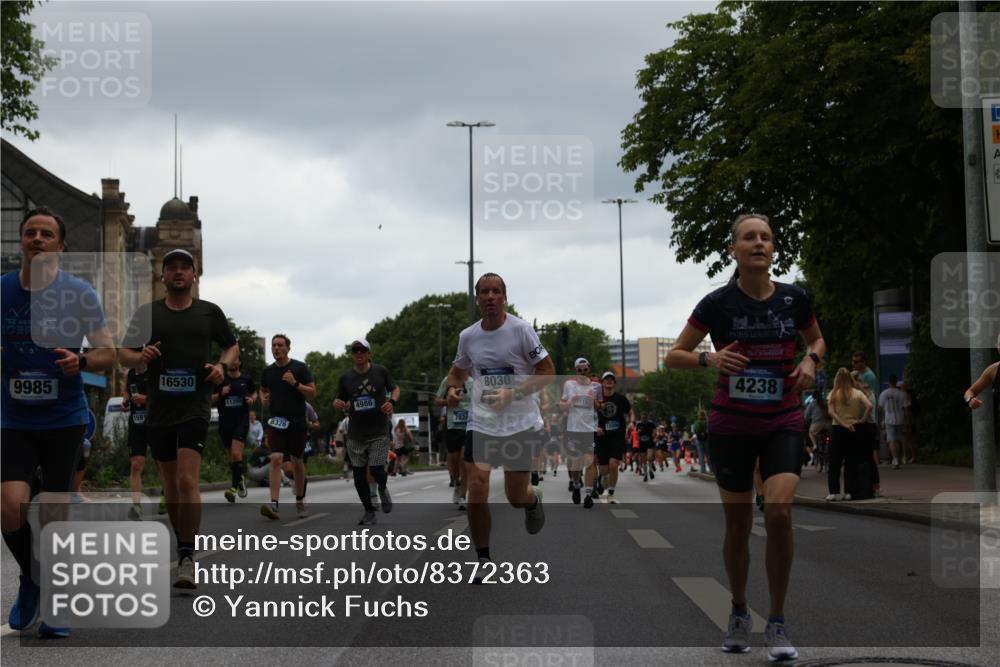 29.06.2025 - hella hamburg halbmarathon Yannick Fuchs http://msf.ph/oto/8372363 29.06.2025 10:53:46 20KM 1544, 2780, 3169, 3780, 4238, 4379, 4796, 4986, 6327, 6470, 7824, 8030, 8326, 8481, 8807, 9741, 9985, 10281, 10301, 10488, 11018, 11114, 11158, 11159, 11250, 11757, 12406, 12446, 12779, 13036, 13706, 14471, 14928, 15083, 15525, 15673, 15785, 15914, 16227, 16530, 16754, 16915, 17176, 17304, 17860, 18377, 18485, 18624, 18855, 19178 meine-sportfotos.de