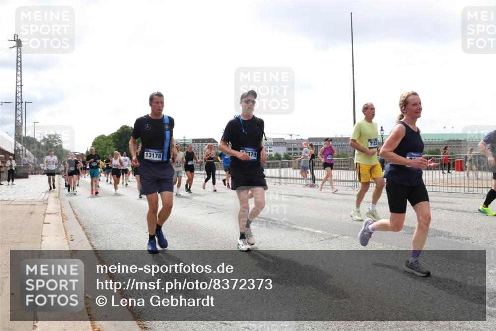 29.06.2025 - hella hamburg halbmarathon Lena Gebhardt http://msf.ph/oto/8372373 29.06.2025 10:39:46 Lombardsbrücke 7125, 7379, 13178, 1058, 1076, 1586, 1856, 1883, 1899, 2313, 2578, 2888, 2976, 3046, 3275, 3353, 3882, 3883, 3884, 4298, 4603, 4609, 4752, 4855, 5045, 5229, 5654, 5701, 5877, 5901, 6321, 6342, 6343, 6427, 6428, 6698, 6719, 6726, 6739, 6748, 7045, 7053, 7125, 7199, 7429, 7455, 7456, 7501, 7524, 7684, 8107, 8203, 8612, 8995, 9393, 9569, 9698, 9747, 9777, 10441, 10512 meine-sportfotos.de