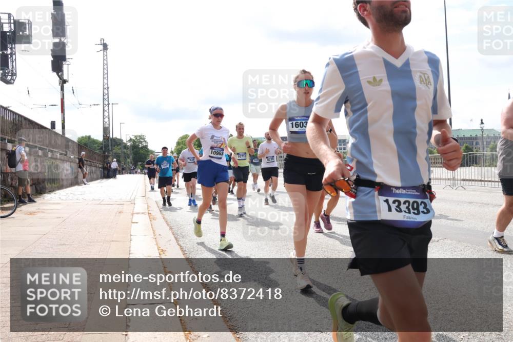 29.06.2025 - hella hamburg halbmarathon Lena Gebhardt http://msf.ph/oto/8372418 29.06.2025 10:15:00 Lombardsbrücke 10963, 7439, 10717, 103, 1, 3507, 8239, 1603, 13393, 1071, 1296, 1379, 1524, 1575, 1728, 1745, 2046, 2140, 2281, 2601, 2690, 2990, 3020, 3025, 3154, 3454, 3507, 3509, 3513, 3650, 3691, 3834, 3844, 4495, 4641, 5191, 5608, 5800, 5981, 5986, 6181, 6248, 6317, 6935, 7195, 7439, 7881, 8055, 8147, 8237, 8239, 8275, 8522, 8563, 8609, 8755, 8854, 9113, 9173, 9556, 9663, 9709, 9847, 9911, 9975, 10391, 10589, 10610, 10717, 10963, 11271, 11598 meine-sportfotos.de