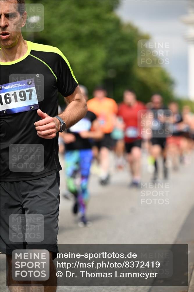 29.06.2025 - hella hamburg halbmarathon Dr. Thomas Lammeyer http://msf.ph/oto/8372419 29.06.2025 10:19:53 Kennedybrücke 1308, 1440, 1651, 2076, 2140, 2601, 2720, 2835, 3167, 4828, 5046, 5423, 7897, 7941, 7942, 8057, 8274, 8746, 8885, 9192, 9307, 9784, 9881, 10108, 10608, 11113, 11303 meine-sportfotos.de