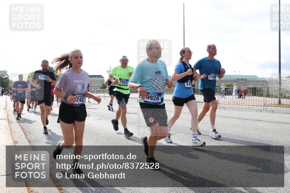 29.06.2025 - hella hamburg halbmarathon Lena Gebhardt http://msf.ph/oto/8372528 29.06.2025 10:02:13 Lombardsbrücke 10, 23, 6322, 7243, 742, 7031, 5150, 9928, 31, 11938, 1128, 1184, 1254, 1364, 1432, 1453, 1733, 1881, 2142, 2322, 2323, 2685, 2712, 3169, 3780, 3976, 4066, 4286, 4328, 4985, 5602, 5603, 5742, 5763, 6166, 6295, 6322, 6327, 6438, 6595, 6708, 6860, 7031, 7049, 7189, 7223, 7243, 7323, 7869, 8749, 9020, 9021, 9131, 9156, 9230, 9353, 9741, 9928, 10177, 10866, 10882, 11191, 11554, 11670, 11871, 11938, 12315, 12316, 12491, 14471, 14660, 14677, 16420 meine-sportfotos.de