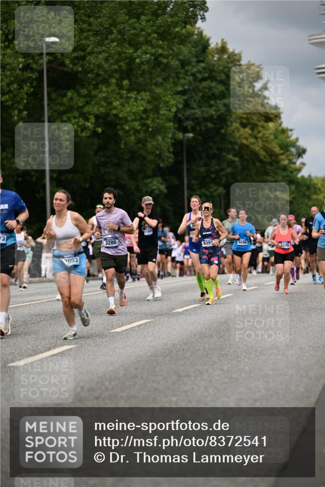 29.06.2025 - hella hamburg halbmarathon Dr. Thomas Lammeyer http://msf.ph/oto/8372541 29.06.2025 10:42:12 Kennedybrücke 1475, 1578, 1985, 2124, 2853, 3010, 3246, 3286, 3880, 4414, 5139, 5522, 5523, 5875, 6697, 6955, 7321, 7629, 8696, 8811, 9391, 9524, 9894, 10025, 10146, 10506, 11087, 11152, 11164 meine-sportfotos.de