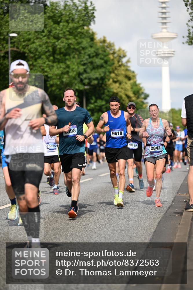 29.06.2025 - hella hamburg halbmarathon Dr. Thomas Lammeyer http://msf.ph/oto/8372563 29.06.2025 09:57:59 Kennedybrücke 1098, 1171, 1399, 1413, 1476, 1750, 1892, 2020, 2098, 2188, 2470, 2823, 2842, 3477, 3785, 4029, 4183, 4185, 4270, 4816, 5020, 5706, 6198, 6266, 6630, 6819, 6831, 7087, 7709, 8142, 8374, 8576, 8743, 9051, 9463, 9482, 9619, 9815, 10237, 10529 meine-sportfotos.de